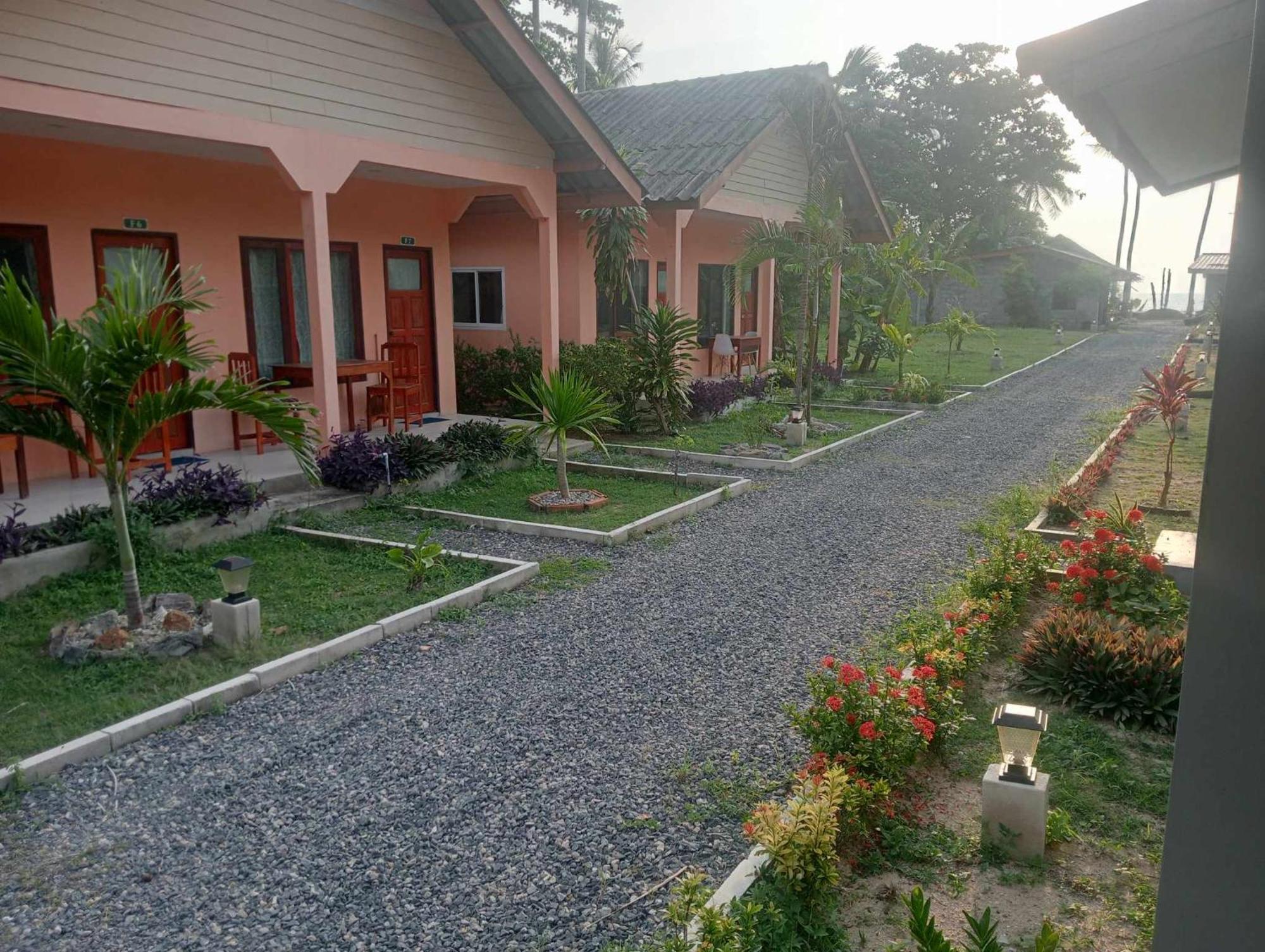 Scandinavian Beach Resort Koh Lanta Ngoại thất bức ảnh